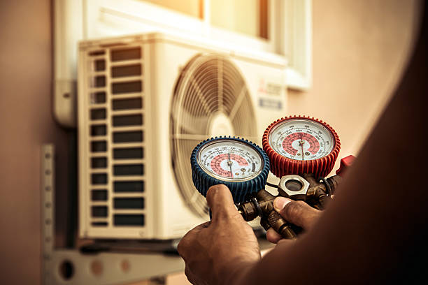 Professional Hvac Maintenance technician working in Bridgeport, NY
